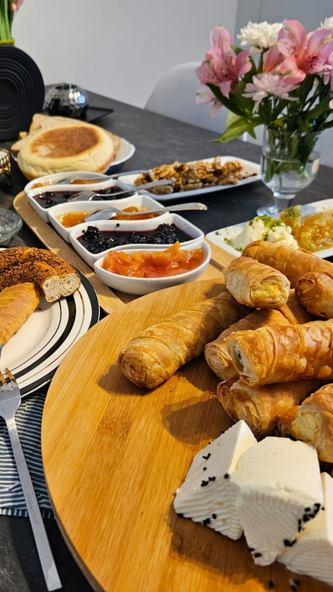 Ispanak- Peynirli Rulo Börek